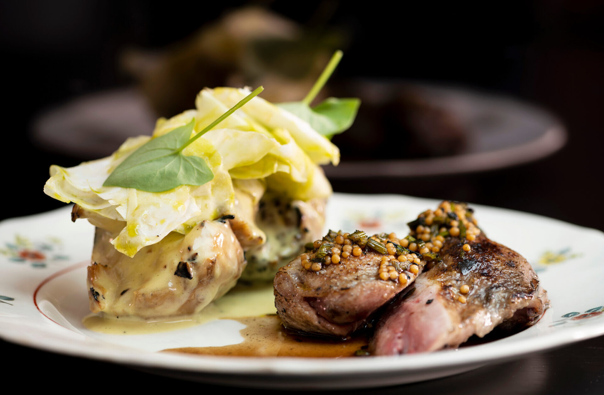 Karhunlaukkavoilla valmistettua viiriäistä ja selleriä