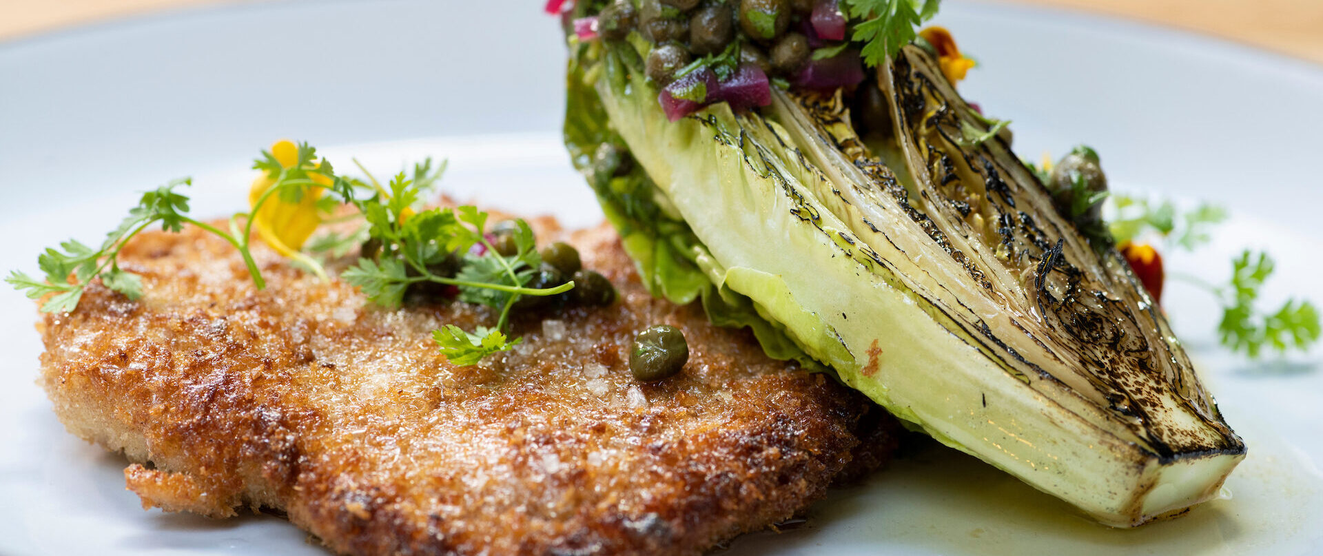 Vasikan Schnitzel & kapris-voivinaigrettea