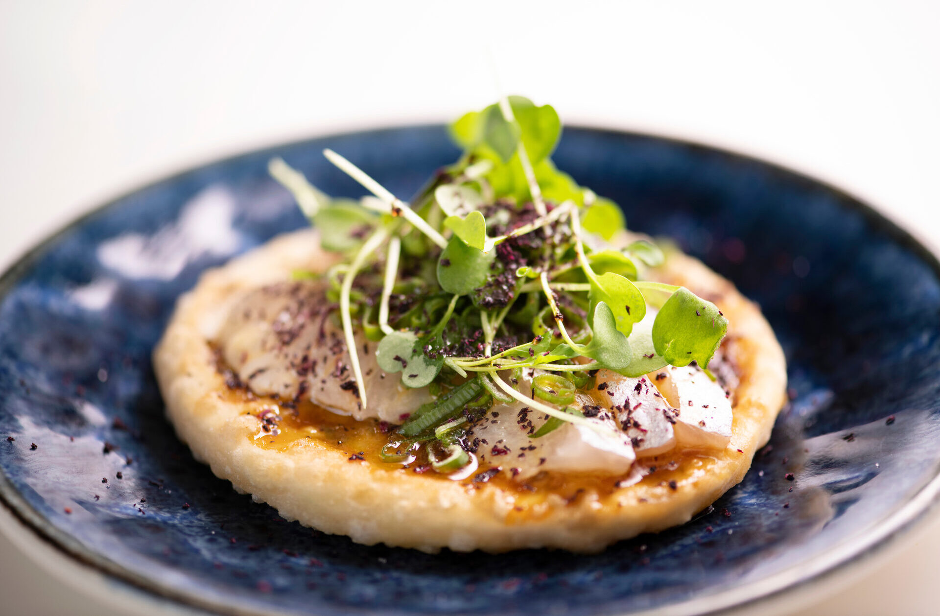 Siikasashimia ja limesoijaa kevätsipuliletulla