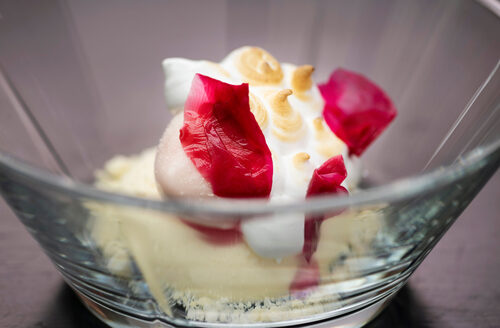 Marenkia, ruusua ja jogurttia