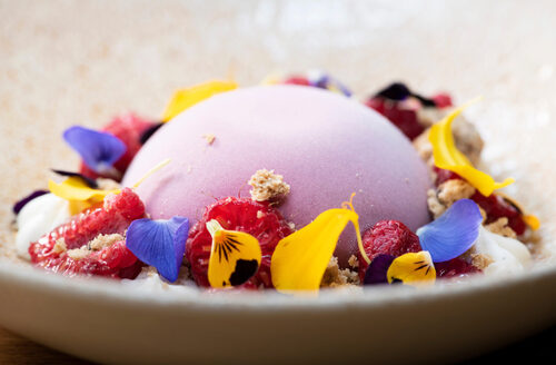 Herukkaparfait ja valkosuklaata