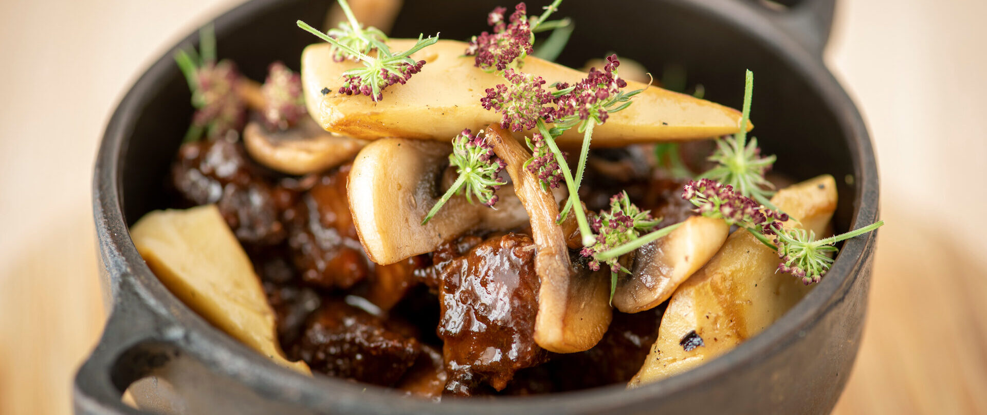 Peuraa ja metsäsieniä